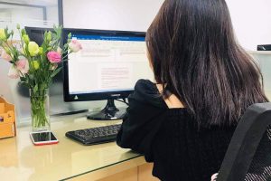 Để có thu nhập đạt 100 triệu một tháng, nhiều bạn trẻ phải làm 4 công việc cùng lúc